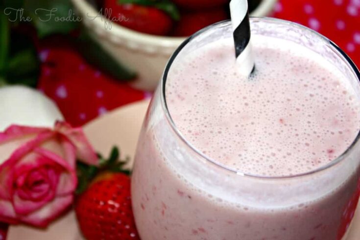 Super Sexy Strawberry Smoothie | The Foodie Affair