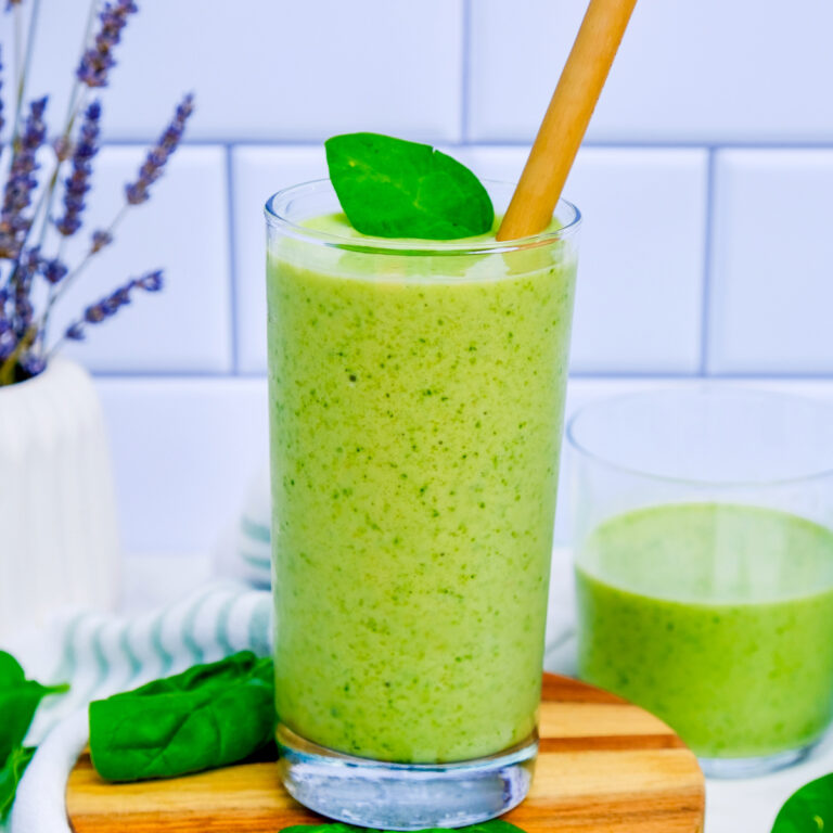 Healthy Spinach and Avocado Smoothie with Mint